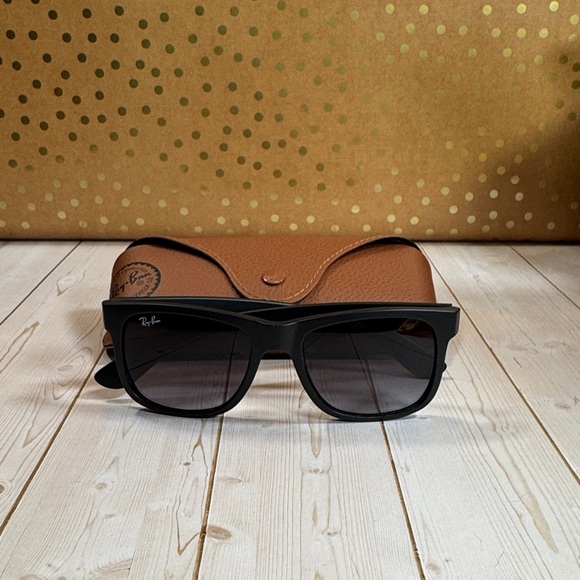 Ray-Ban Justin Sunglasses RB4165 601/8G Rubber Black/Dark Grey 51mm - Picture 1 of 9